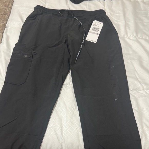 Nautica women’s black cargo Scrub pants - Picture 1 of 5